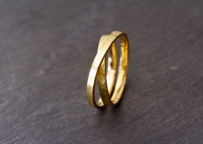 Alliance INFINI or jaune martelé