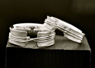 Alliances BIEN FICELLÉES Or gris avec ou sans diamants