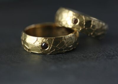 Alliances WORLD or jaune diamant cognac