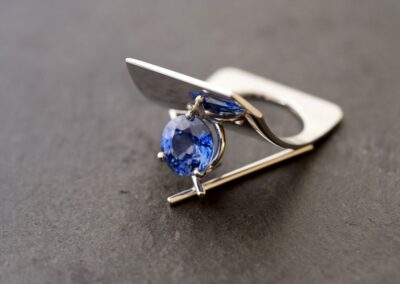 Bague TITOU or gris palladié saphir de Ceylan