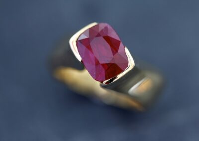 Bague Or jaune rubis