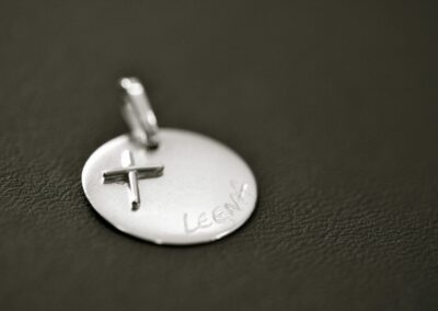 Médaille FACE DE LUNE Or gris sable et polis