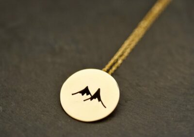 Médaille TIBET Or jaune repercé