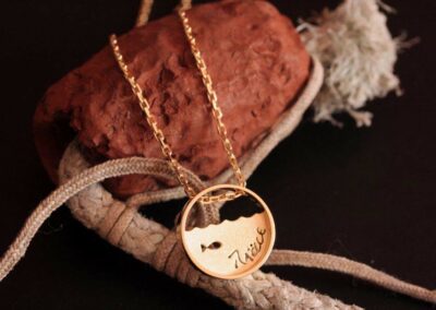 Médaille VUE SUR MER Or jaune polis et sable