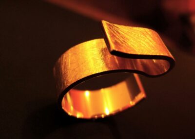 Bague BELHARA or jaune finition griffée