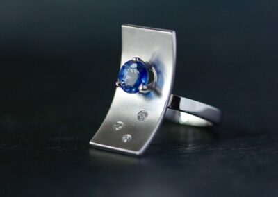 Bague SLIDE or gris palladié saphir ceylan et diamants