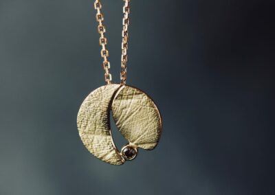 Médaille SKIN Or jaune diamant cognac