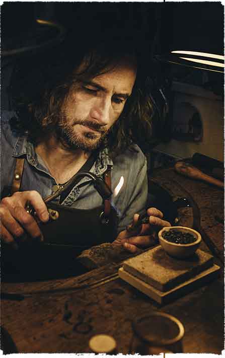 Portrait de Sébastien Joailler dans son atelier